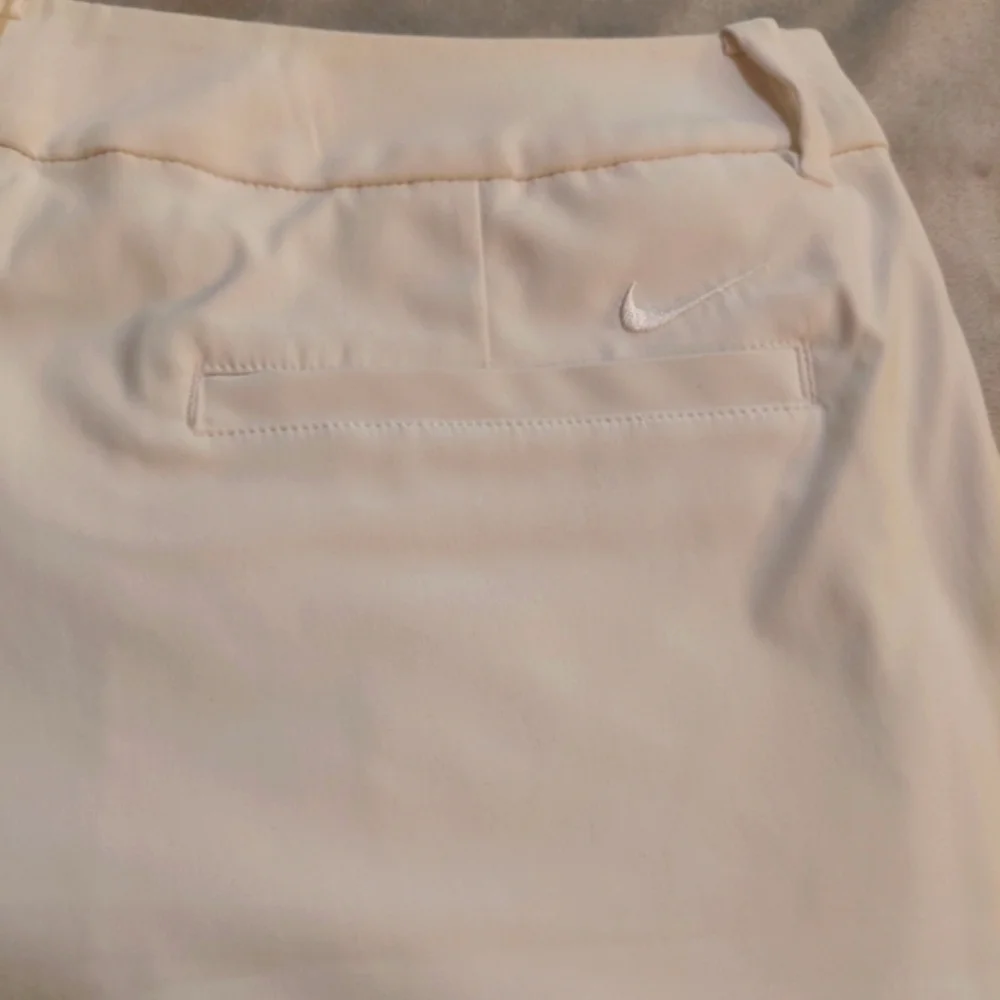 Nike Women's White DRI Fit Golf Activewear Shorts Size 12 NWT